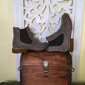 Sofft (Aqua Sofft )  Size 8 Women's Leather Suede Water-resistant Bootties